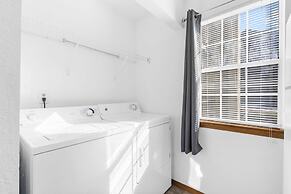 Scenic Lakeview Stay for 5!