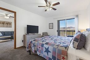 Scenic Lakeview Stay for 5!