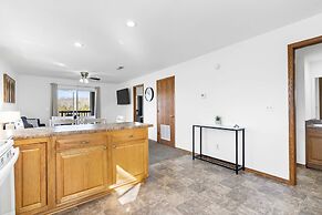 Scenic Lakeview Stay for 5!