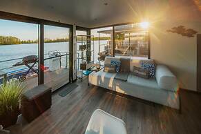 Havel River Houseboat