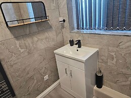 Charming Oxford Apartment in Telford - Flat 2