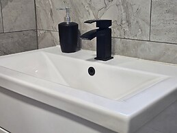 Charming Oxford Apartment in Telford - Flat 2