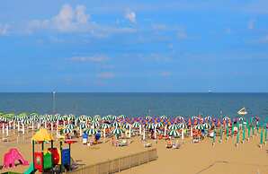 Bright Escape Near the Beach