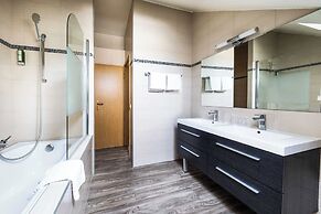 Modern Apartment - AC- 1br-2p- Geneva