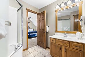 Serenity Oaks Stay for 16!