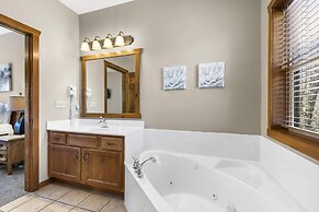 Serenity Oaks Stay for 16!