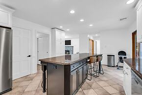 Huge Home w Entertainment Gourmet Kitchen