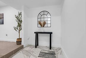 Modern 2 Bdrm Near NYC American Dream Mall