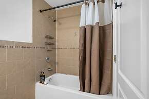 Modern 2 Bdrm Near NYC American Dream Mall