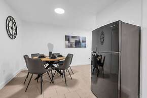 Modern 2 Bdrm Near NYC American Dream Mall