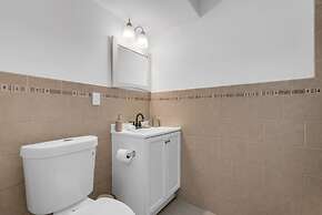 Modern 2 Bdrm Near NYC American Dream Mall