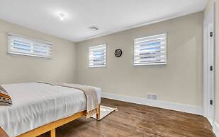 Spring Stay With BBQ Patio hot tub and Calm Vibes