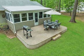 Spring Stay With BBQ Patio hot tub and Calm Vibes