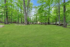 Spring Stay With BBQ Patio hot tub and Calm Vibes