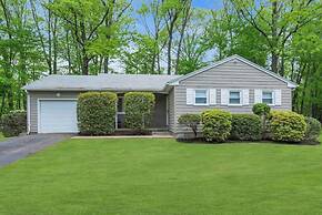 Spring Stay With BBQ Patio hot tub and Calm Vibes