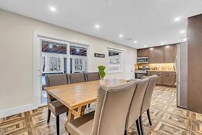 Spring Stay With BBQ Patio hot tub and Calm Vibes