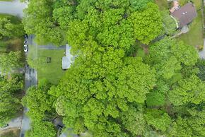 Spring Stay With BBQ Patio hot tub and Calm Vibes