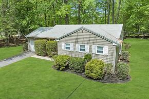 Spring Stay With BBQ Patio hot tub and Calm Vibes