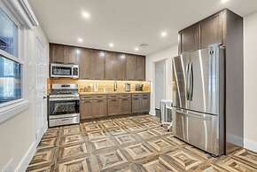 Spring Stay With BBQ Patio hot tub and Calm Vibes