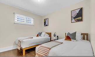 Spring Stay With BBQ Patio hot tub and Calm Vibes