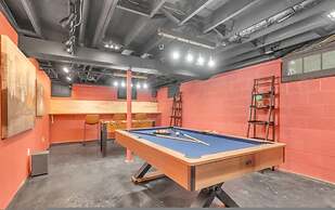 Spring Stay With BBQ Patio hot tub and Calm Vibes