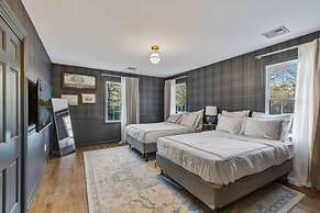 Elegant Spring Stay on Peaceful Retreat