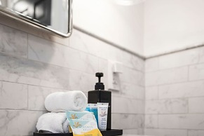 Elegant Spring Stay on Peaceful Retreat