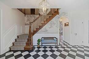 Elegant Spring Stay on Peaceful Retreat