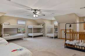 Elegant Spring Stay on Peaceful Retreat