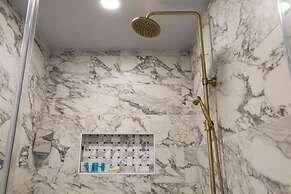 Elegant Spring Stay on Peaceful Retreat