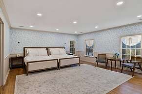 Elegant Spring Stay on Peaceful Retreat
