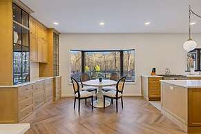 Elegant Spring Stay on Peaceful Retreat