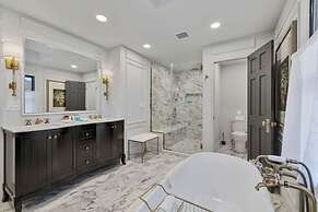 Elegant Spring Stay on Peaceful Retreat