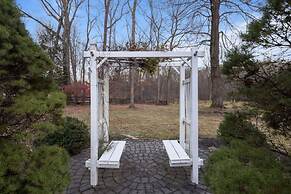 Elegant Spring Stay on Peaceful Retreat