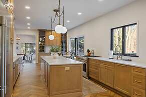 Elegant Spring Stay on Peaceful Retreat