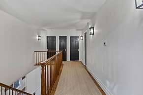 Elegant Spring Stay on Peaceful Retreat