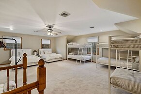 Elegant Spring Stay on Peaceful Retreat