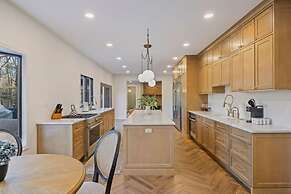 Elegant Spring Stay on Peaceful Retreat