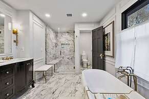 Elegant Spring Stay on Peaceful Retreat