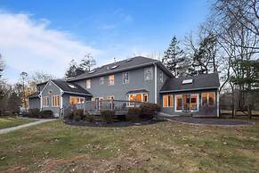 Elegant Spring Stay on Peaceful Retreat