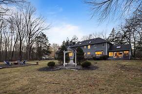 Elegant Spring Stay on Peaceful Retreat