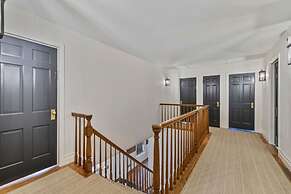 Elegant Spring Stay on Peaceful Retreat