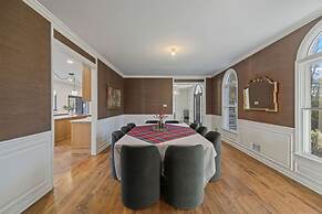 Elegant Spring Stay on Peaceful Retreat