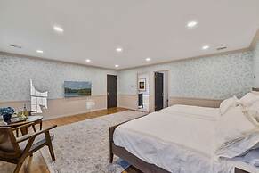 Elegant Spring Stay on Peaceful Retreat