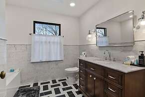 Elegant Spring Stay on Peaceful Retreat