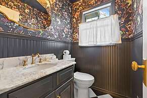 Elegant Spring Stay on Peaceful Retreat