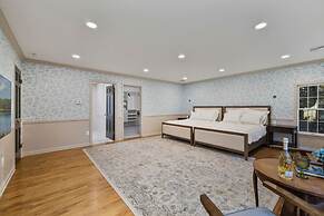 Elegant Spring Stay on Peaceful Retreat