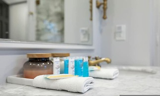 Elegant Spring Stay on Peaceful Retreat