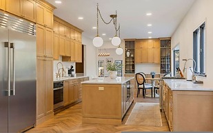 Elegant Spring Stay on Peaceful Retreat