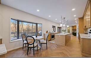 Elegant Spring Stay on Peaceful Retreat